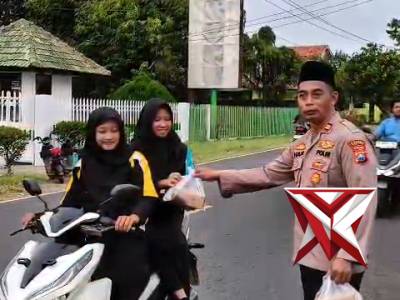 Polsek Pasongsongan bagi Takjil