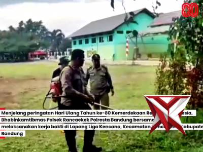 Polsek Rancaekek bersama warga melaksanakan kerja bakti membersihkan lingkungan sekitar