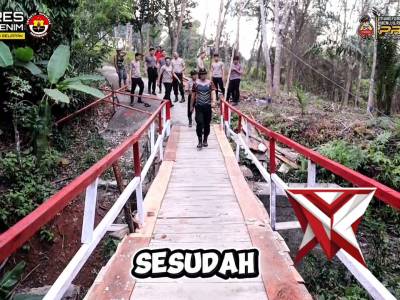 Polres Muara Enim gerak cepat perbaiki jembatan merah putih Desa Karang Raja