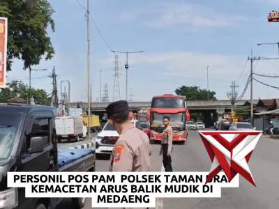 Personil polsek taman urai kemacetan arus balik mudik di medaeng Taman - PoliceTube