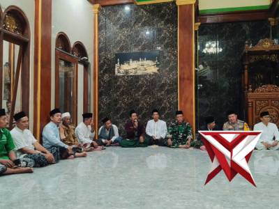 Pererat Silaturrahmi, Forpimcam Kesamben Laksanakan Tarawih Keliling