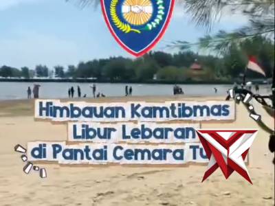 Sat Binmas Polres Tuban menyapa wisatawan di pantai