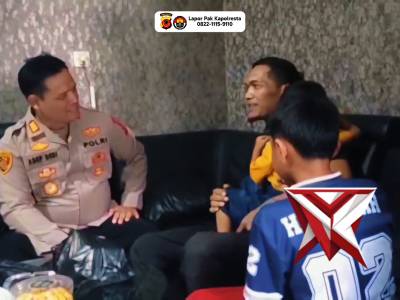 POLSEK PAMEUNGPEUK POLRESTA BANDUNG BANTU PERTEMUKAN KEMBALI ANAK YANG SEMPAT HILANG DGN ORANGTUANYA - PoliceTube