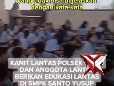 Kanit lantas dan anggota Polsek Waru berikan edukasi lantas kepada siswa SMPK Santo Yusup Tropodo
