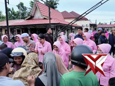 Ratusan Takjil Dibagikan, Polres Tanah Laut dan Bhayangkari Hadirkan Ramadan Penuh Kepedulian