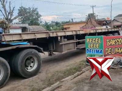 Kapolsek teluk gelam polres oki Iptu M. Rizal, SH dan anggota menghimbau kpd sopir truck bersumbu 3