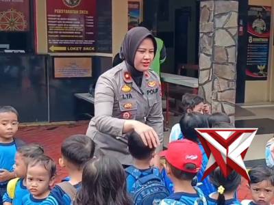 Polsek Wiyung Dikunjungi Adek-adek TK disambut langsung Kapolsek