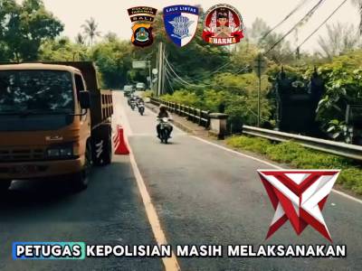 Menginformasikan bahwa telah terjadi kerusakan jalan di jalur Denpasar&ndash;Gilimanuk - PoliceTube