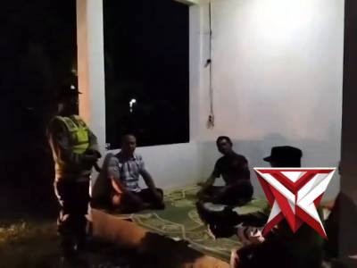 Petugas Polsek Kartoharjo Magetan melaksanakan Patroli Sambang Poskamling - PoliceTube