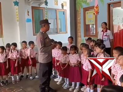 POLICE GOES TO SCHOOL