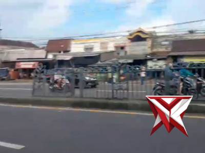 Polsek Lawang melaksanakan kegiatan Pelayanan masyarakat dalam bentuk giat Pengaturan Arus Lalin