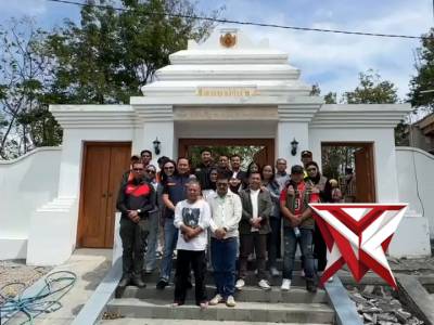 ??? Sunmori Seru Sinergitas TNI&ndash;POLRI! ???

Kapolres Magetan bareng Kodim 0804 dan Forkopimda