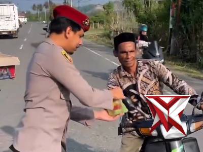 Polres Pidie Jaya berbagi takjil gratis