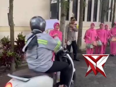 Pembagian Takjil di Polsek Kepanjen - PoliceTube