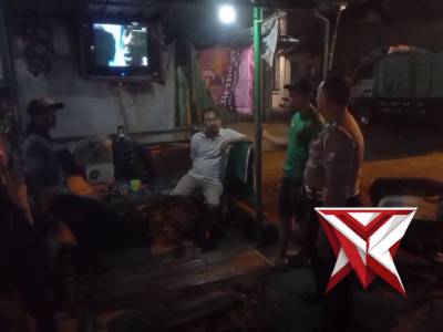 Sari 1401 dan Piket Lantas melaksanakan giat patroli di Pos Kamling Dsn Seduri Desa Seduri Mojosari