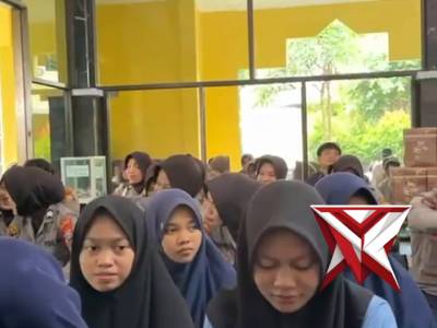 Pelepasan keberangkatan umroh bagi personel Polres Magetan dan Bhayangkari berprestasi.