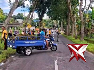 Gerakan Indonesia Asri ?
Polsek Ngariboyo bersama TNI dan warga melaksanakan kerja bakti membersihk