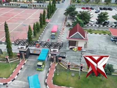 Polda Sultengmenunjukkan kepedulian dan solidaritas untuk saudara-saudara kita yg terdampak banjir