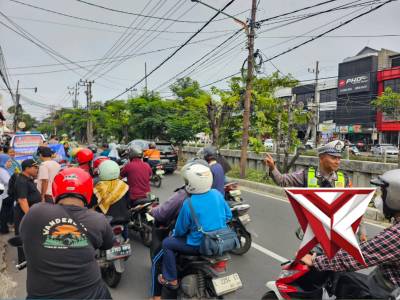 Patroli bagi bagi takjil polres wiyung - PoliceTube