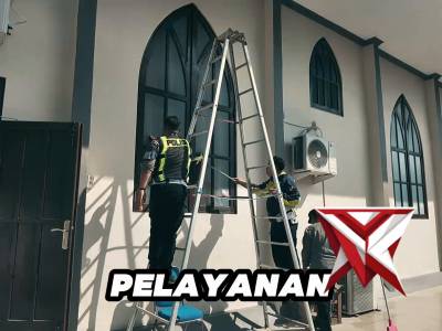 Wujud Toleransi di Bulan Suci, Polres Gunung Mas Gelar Aksi Bersih-Bersih di Gereja GKE Estomihi