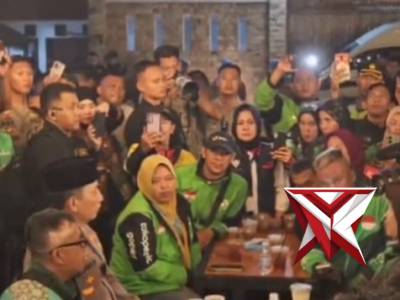 Kapolri Sambangi kedai ado presisi, ngobrol, Serap aspirasi Komunitas ojol palembang