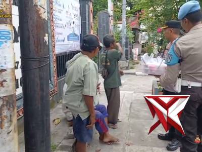 Polsek Padangan Bagi Takjil