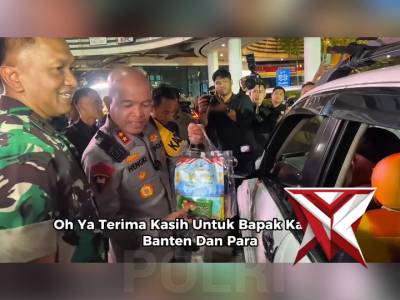 Kadang, kebahagiaan datang di tempat yang paling tak terduga