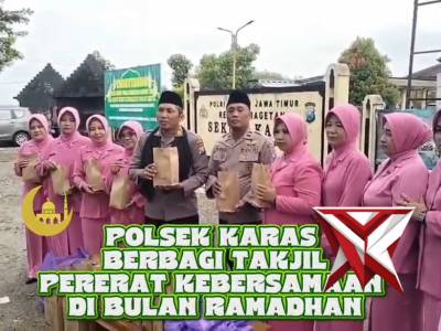Polsek Karas berbagi takjil gratis kepada masyarakat dan pengguna jalan