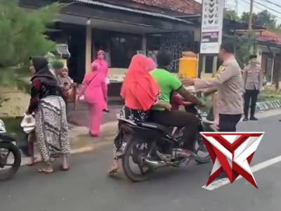 Polsek Batu Putih Berbagi Takjil - PoliceTube