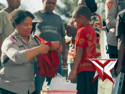 Subsatgas SI - IPAR Polres Jayawijaya Edukasi anak - anak pengungsi di Wamena