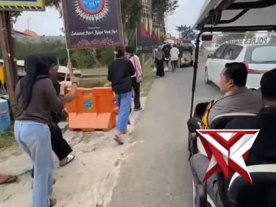 Kapolres Magetan melaksanakan pengecekan Pospam Sarangan sekaligus berdialog secara humanis dengan p