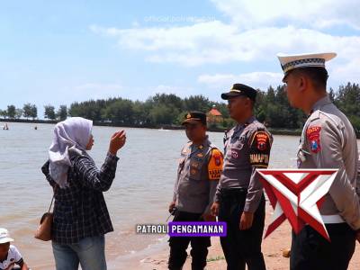Polsek Tuban - Patroli Wisata Pantai Cemara suasana lebaran - PoliceTube