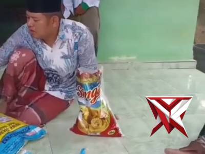 Bhabinkamtibmas Polsek Kerumutan membantu Warga Sekitar