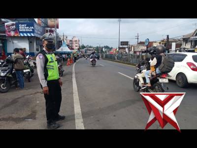 Pengaturan Arus Lalin sore dan Aiptu Riza Live Report pada titik kemacetan di Wilayah Polsek Lawang