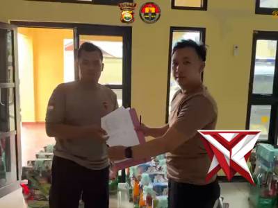 Pembagian parcel polres Seluma