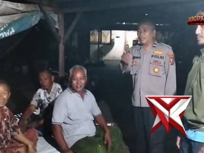 Polsek Kedamean menggelar patroli dialogis malam demi menekan angka kriminalitas menjelang hari raya