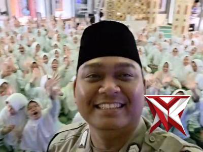 Keseruan bersama siswa siswi - PoliceTube