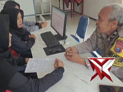 BHABINKAMTIBMAS EDUKASI WARGA DAN SAMPAIKAN LAYANAN POLRI 110 - PoliceTube