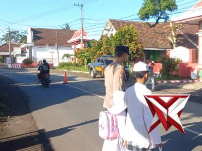 Anggota Polsek Tamanan melaksanakan Commander Wish