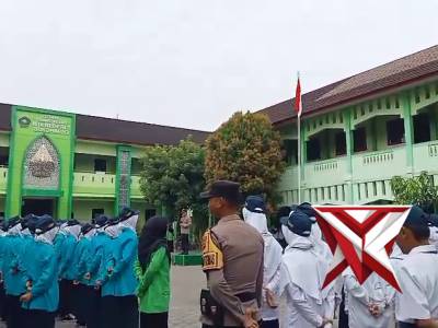 Police Goes to School