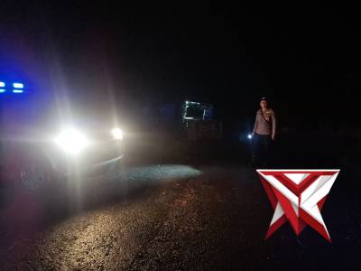 Anggota Polsek Klakah melaksanakan patroli di malam hari