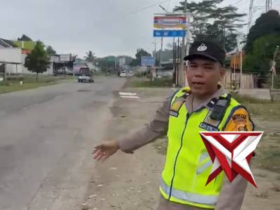 giat rutin yang ditinggatkan, personil polsek stl ulu trawas berikan informasi serta himbauan kepada