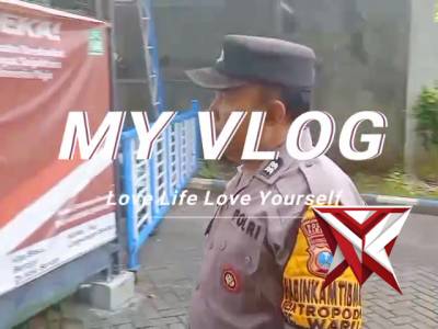 anggota unit samapta polsek waru sambang di perumahan TWT Desa tropodo kec. Waru