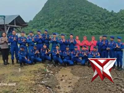 KP. YUDISTIRA - 8003 Melaksanakan Giat BAKSOS bersama Dirpolairda Polda Papua di Kampung Abe Pantai