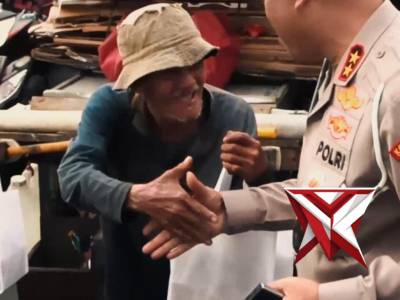 Kapolri & PJU Mabes Polri Turun ke Jalan, Sapa Masyarakat Bersama Insan Pers ?

Kapolri Jenderal Po