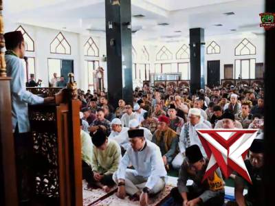 Menjemput Kemuliaan dalam Pengabdian, Kapolda Sumsel Bersama UAS Khusyuk di Masjid Assa&rsquo;adah