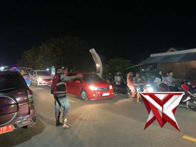 Pengamanan  Lokasi star pawai Takbiran oleh Personil Polres Boltim