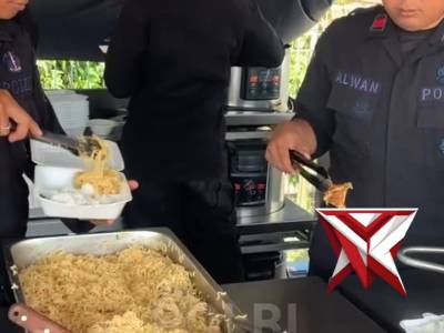 Brimob tidak hanya tangguh dalam pengamanan, tapi juga punya sisi kelembutan untuk melayani