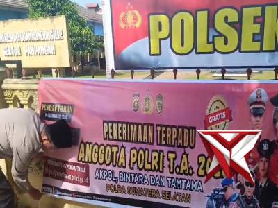 PEMASANGAN SPANDUK PENERIMAAN POLRI - PoliceTube