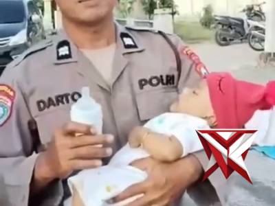 Di tengah khusyuknya Salat Idulfitri, hadir sentuhan kepedulian dari Polsek Kedunggalar, Polres Ngaw